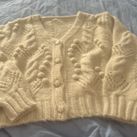 Beautiful hand knit sweater. Button up sweater. Color:Tan. Size:Med. - Picture 4 of 7